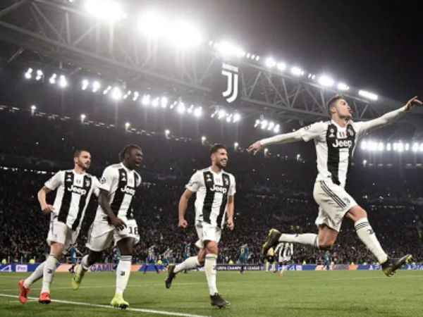 Ronaldo lập Hat-trick, Juventus lội ngược dòng để vào tứ kết