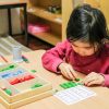 Làm việc trí nhớ và các nhiệm vụ lý luận tăng kỹ năng toán học ở trẻ