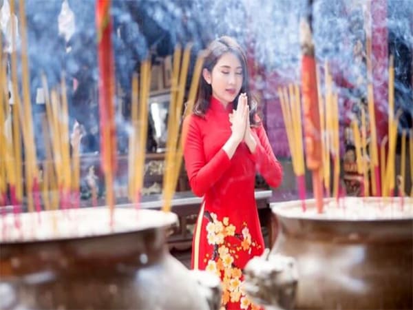 Cách thực hiện nghi thức khấn Ban Mẫu ở Chùa