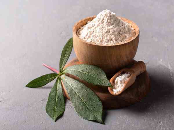 Pha bột sắn dây với nước Pha bột với nước để uống